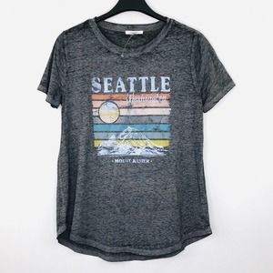 Maurices Women's M Shirt Seattle Washington Mount Ranier Stripes Gray N37